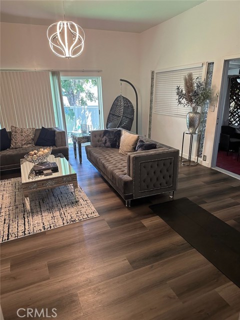 Detail Gallery Image 24 of 41 For 3432 Larissa Dr, Los Angeles,  CA 90026 - – Beds | – Baths