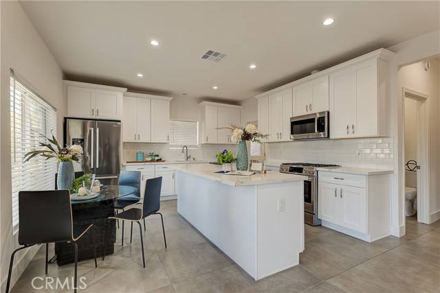 Detail Gallery Image 7 of 18 For 1364 S Ridgeley, Los Angeles,  CA 90019 - 3 Beds | 4 Baths