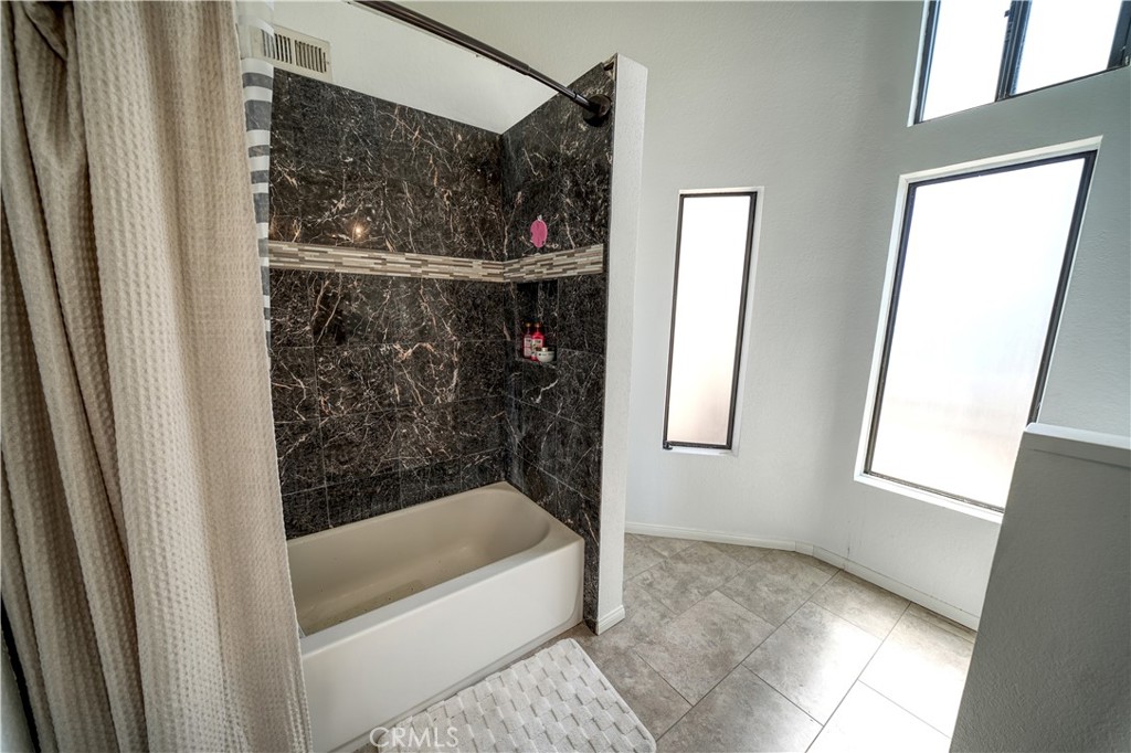 https://media.crmls.org/medias/ba77ff5e-ab35-4de8-863d-66b1d28e13e0.jpg?preset=X-Large