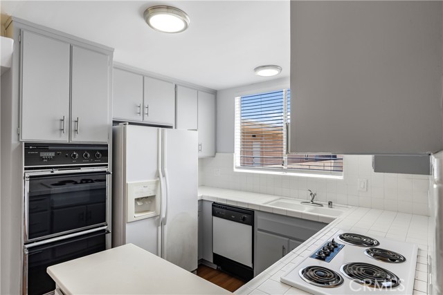 5429 Newcastle Avenue, Encino CA: https://media.crmls.org/medias/ba783014-d38e-464d-8d4c-eb383cee1a41.jpg