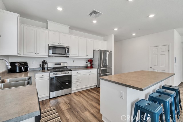 402 Appleton Way, Perris CA: https://media.crmls.org/medias/ba783e0b-f56a-47fb-8d9a-79230a018767.jpg