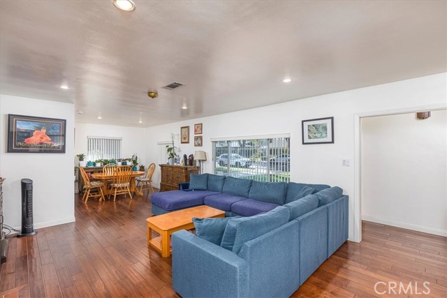 Image 3 of 30 For 4423 Maplewood Place