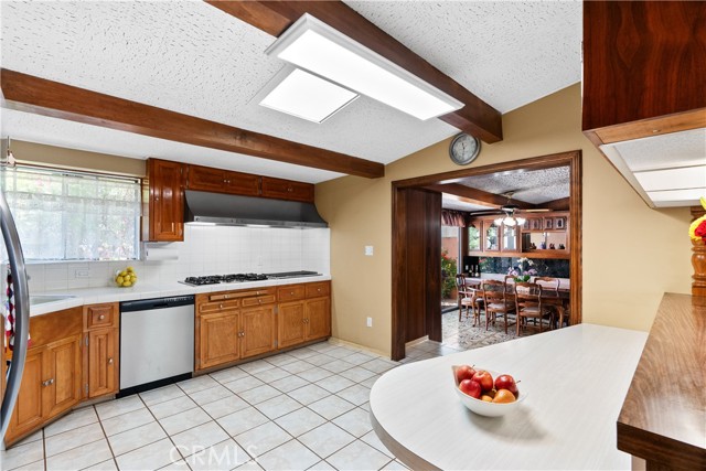 Detail Gallery Image 15 of 22 For 13913 Burton St, Panorama City,  CA 91402 - 3 Beds | 2 Baths
