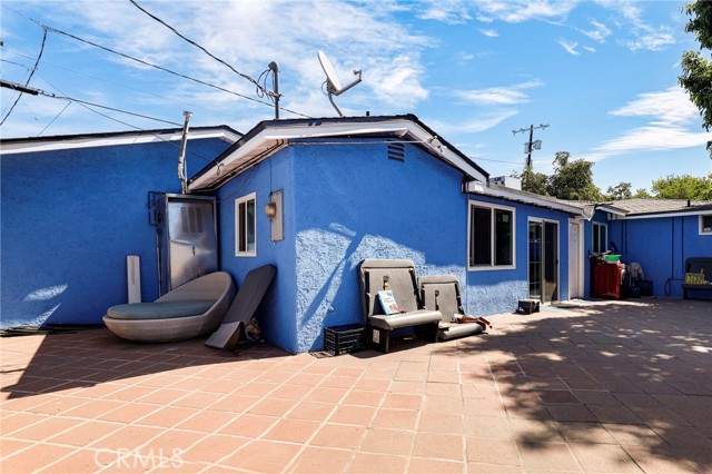 7545 White Oak Avenue, Reseda CA: https://media.crmls.org/medias/ba79d9ea-d6ed-447e-b95c-d314b3b23fbb.jpg
