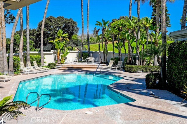 Detail Gallery Image 35 of 44 For 90 Ocean Vista, Newport Beach,  CA 92660 - 2 Beds | 2/1 Baths