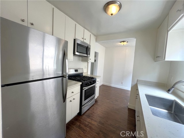 Detail Gallery Image 5 of 16 For 3507 Edgehill Dr, Los Angeles,  CA 90018 - 3 Beds | 1 Baths