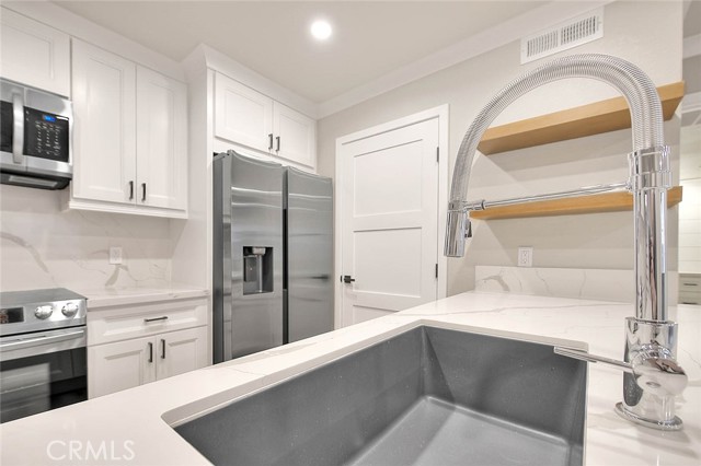 Detail Gallery Image 8 of 57 For 2040 Las Colinas Cir #104,  Corona,  CA 92879 - 2 Beds | 2 Baths
