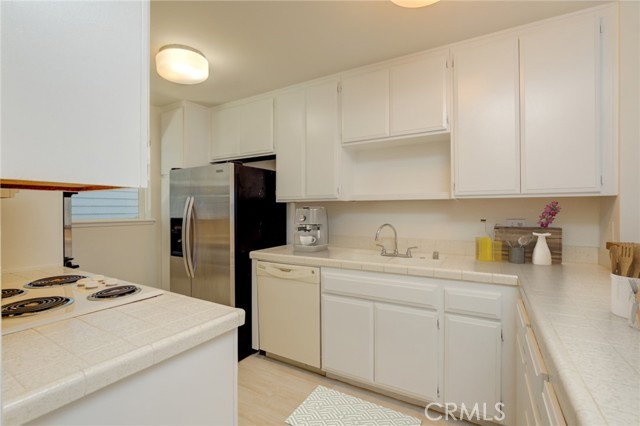 Detail Gallery Image 9 of 37 For 250 the Vlg #204,  Redondo Beach,  CA 90277 - 1 Beds | 1 Baths