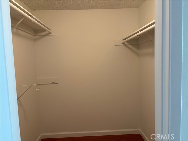 21551 Burbank Boulevard, Woodland Hills CA: https://media.crmls.org/medias/ba7addcb-3c9c-4b25-8ea1-beb99a7d767c.jpg
