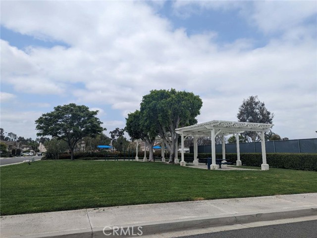 4 Henry, Irvine CA: https://media.crmls.org/medias/ba7b1d67-1405-49a6-a418-c4cd4293e517.jpg