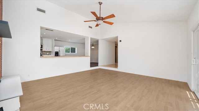 Detail Gallery Image 5 of 27 For 7070 Karen Ln, Jurupa Valley,  CA 92509 - 4 Beds | 2 Baths