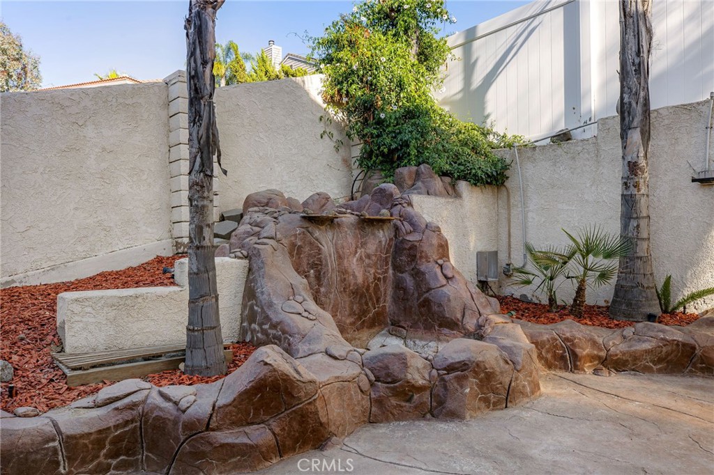https://media.crmls.org/medias/ba7be717-f659-4501-a79c-8236a4ce6346.jpg?preset=X-Large