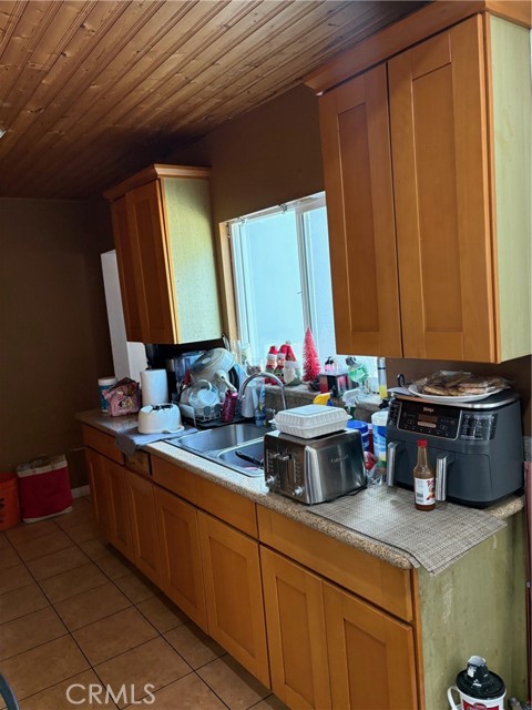 Detail Gallery Image 9 of 34 For 2911 Baltic, Long Beach,  CA 90810 - 3 Beds | 1 Baths