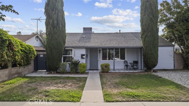 Detail Gallery Image 1 of 33 For 7952 White Oak Ave, Northridge,  CA 91325 - 2 Beds | 1 Baths