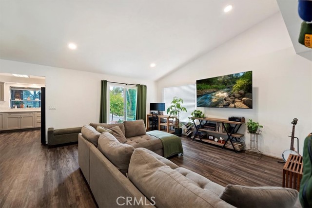 Detail Gallery Image 4 of 35 For 5839 Allwood, Jurupa Valley,  CA 92509 - 3 Beds | 2 Baths