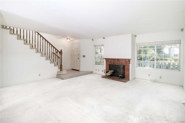 345 Jeremiah Drive, Simi Valley CA: https://media.crmls.org/medias/ba7f60c6-8f02-4cbf-9ea7-43a971394998.jpg