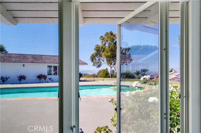 13 Buggy Whip Drive, Rolling Hills CA: https://media.crmls.org/medias/ba7f83f8-21ad-46c1-954f-3a301a60f9f0.jpg