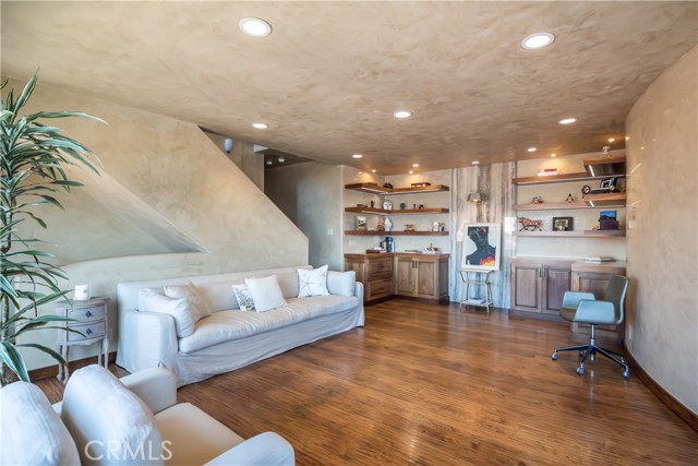 Detail Gallery Image 12 of 19 For 221 30th St, Manhattan Beach,  CA 90266 - 4 Beds | 4/1 Baths