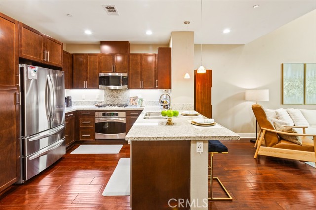 31 Soho, Irvine CA: https://media.crmls.org/medias/ba8070fd-26e9-4a8c-9a20-4a77468594d6.jpg