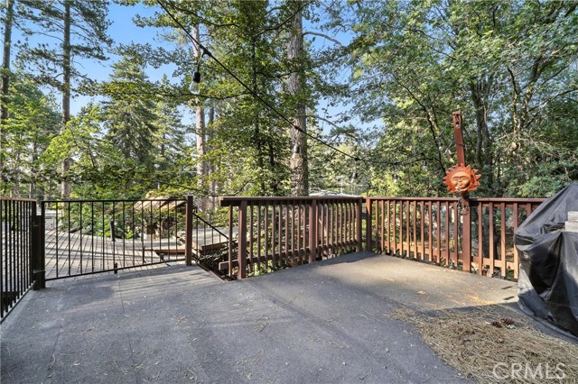 373 Redwood Lane, Crestline CA: https://media.crmls.org/medias/ba808fb3-c2f0-458c-80d1-b5ed216bc5f1.jpg