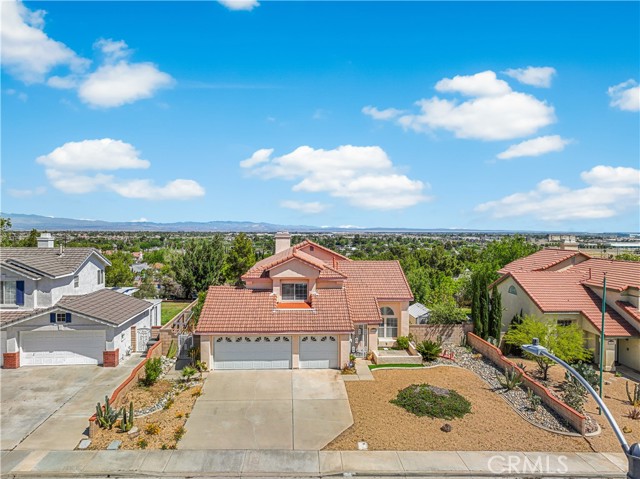 1215 Date Palm Drive, Palmdale CA: https://media.crmls.org/medias/ba80e5ba-d71e-4189-a2de-a263c61ddc32.jpg