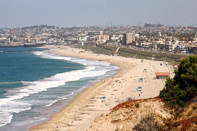 565 Esplanade, Redondo Beach, California 90277, 1 Bedroom Bedrooms, ,Residential,Sold,Esplanade,SB21248131
