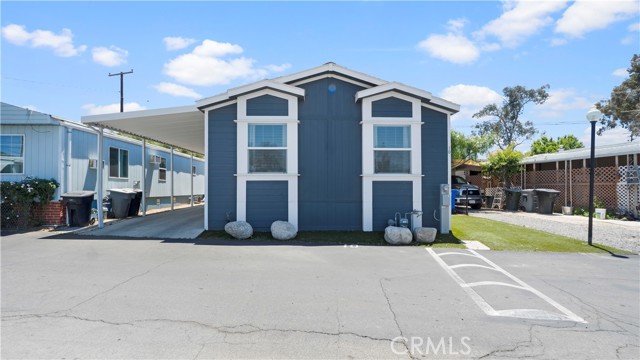 300 Ellis Street, Lake Elsinore CA: https://media.crmls.org/medias/ba81e031-e1bb-403d-8814-7cf83127b4b8.jpg