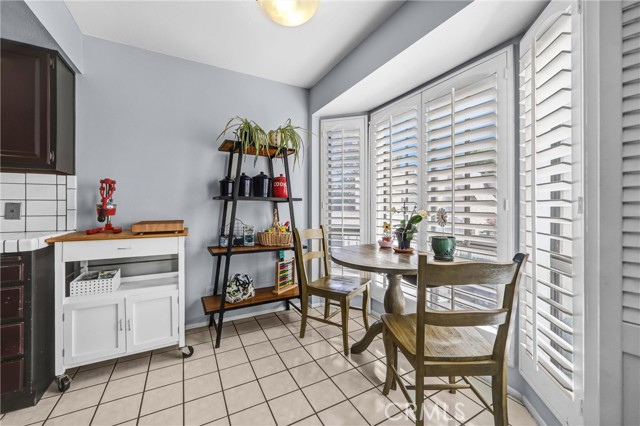 Detail Gallery Image 16 of 35 For 984 W Riverside Dr, Burbank,  CA 91506 - 3 Beds | 3 Baths