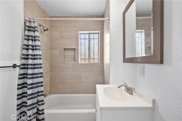 Detail Gallery Image 13 of 40 For 1220 W 92nd St, Los Angeles,  CA 90044 - 4 Beds | 2 Baths