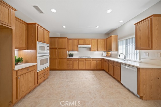 24177 CALLE ARTINO, Murrieta CA: https://media.crmls.org/medias/ba843737-d8de-48d5-96db-67a9722c2f7f.jpg