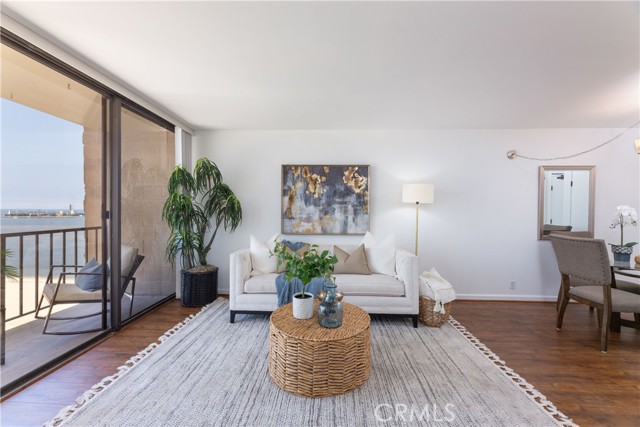 1750 E Ocean Boulevard, Long Beach CA: https://media.crmls.org/medias/ba85ecc2-3e29-407d-b05a-b650301427f2.jpg