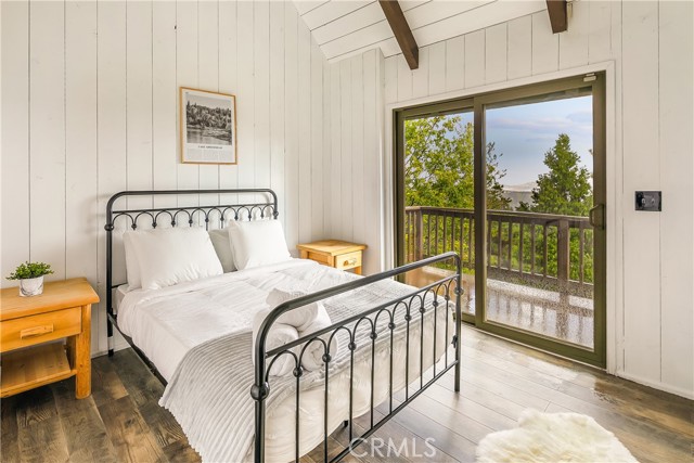 332 Grizzly Road, Lake Arrowhead CA: https://media.crmls.org/medias/ba866df2-b7ba-4cd9-b59f-e400ad366be6.jpg