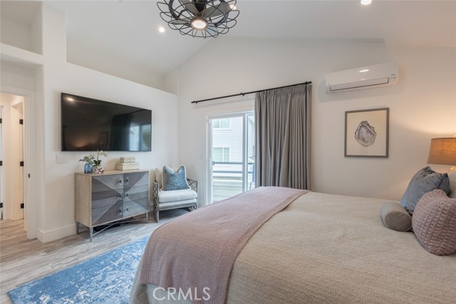 Detail Gallery Image 19 of 26 For 406 E Bay #H,  Newport Beach,  CA 92661 - 2 Beds | 2/1 Baths