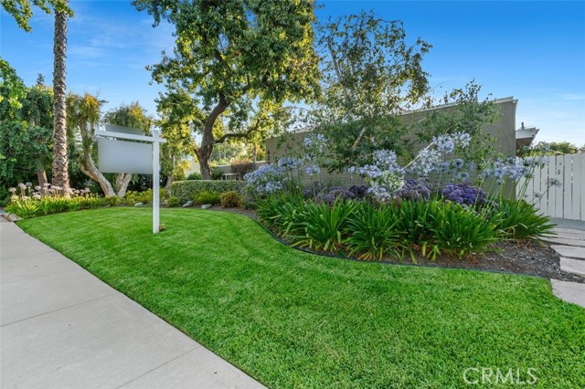 6207 Capistrano Avenue, Woodland Hills CA: https://media.crmls.org/medias/ba87a402-3567-4a79-bee7-805685002962.jpg