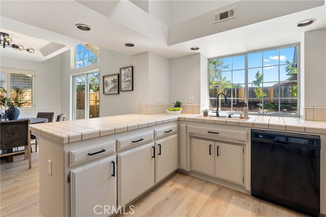 Detail Gallery Image 14 of 43 For 284 Shoshone Dr, Paso Robles,  CA 93446 - 4 Beds | 3 Baths