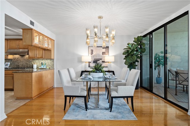 Detail Gallery Image 8 of 50 For 11687 Bellagio #12,  Los Angeles,  CA 90049 - 2 Beds | 2/1 Baths