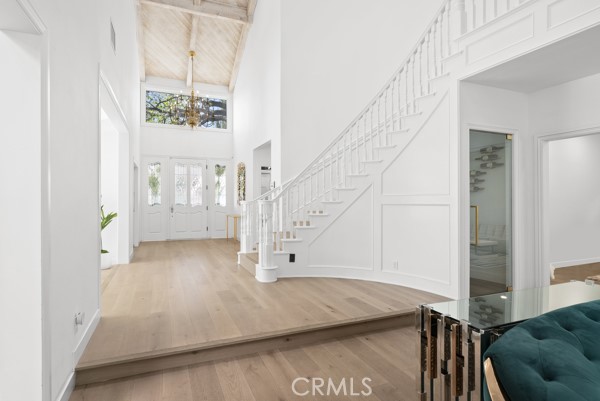 Detail Gallery Image 6 of 67 For 9514 Oakridge Pl, Chatsworth,  CA 91311 - 6 Beds | 6 Baths