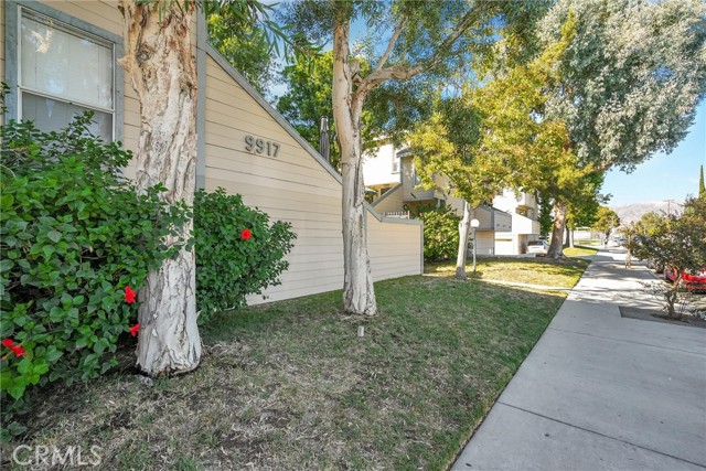 Detail Gallery Image 45 of 53 For 9917 Independence Ave #B,  Chatsworth,  CA 91311 - 2 Beds | 2/1 Baths