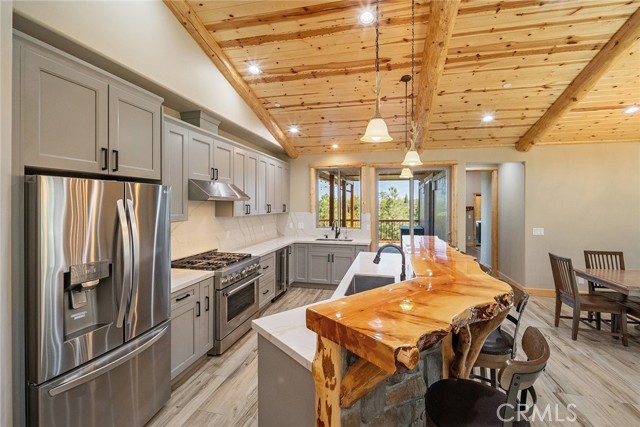 1658 Tuolumne Road, Big Bear City CA: https://media.crmls.org/medias/ba89928e-a040-4ebf-bf56-01cd18d1c70e.jpg