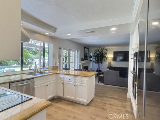 17 Elderberry, Irvine CA: https://media.crmls.org/medias/ba89976a-4f17-4989-b1dd-709031dbcd5d.jpg