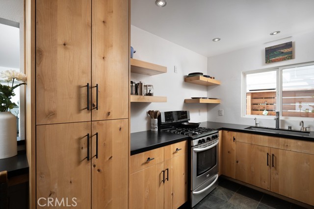 Detail Gallery Image 8 of 21 For 34601 Calle Portola, Dana Point,  CA 92624 - 3 Beds | 2 Baths