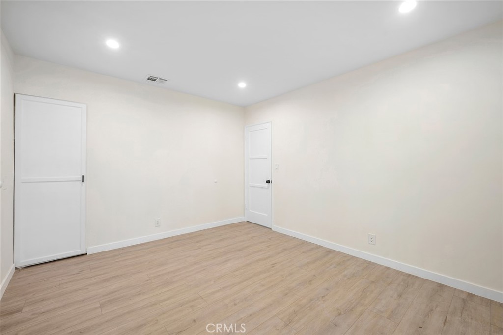 https://media.crmls.org/medias/ba89fcf1-2207-4b7a-8d54-0ef87e01e795.jpg?preset=X-Large