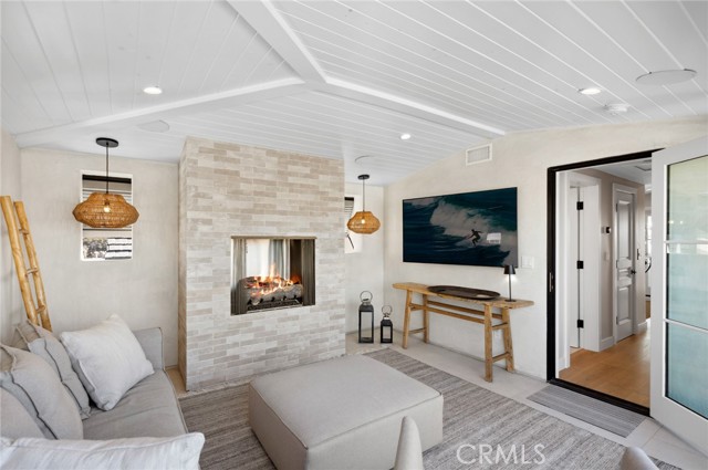 318 Coronado Street, Newport Beach CA: https://media.crmls.org/medias/ba8a0fd9-72d7-4867-822a-aac502efa6b2.jpg