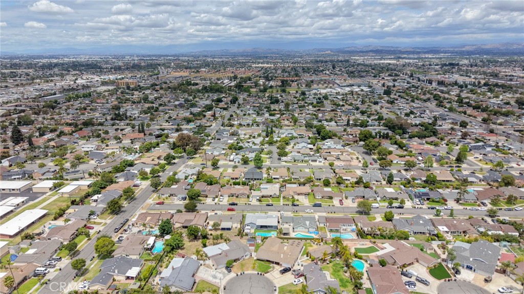 https://media.crmls.org/medias/ba8b566d-0c05-45d6-88e7-1c43bc1fd9ab.jpg?preset=X-Large