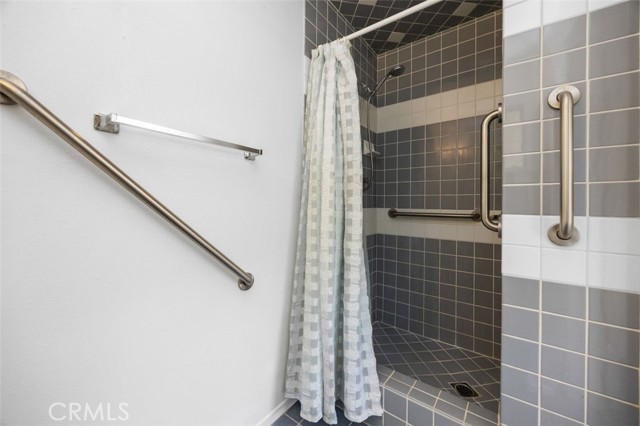 Detail Gallery Image 16 of 28 For 2006 W Wilshire Ave, Santa Ana,  CA 92704 - 3 Beds | 2 Baths