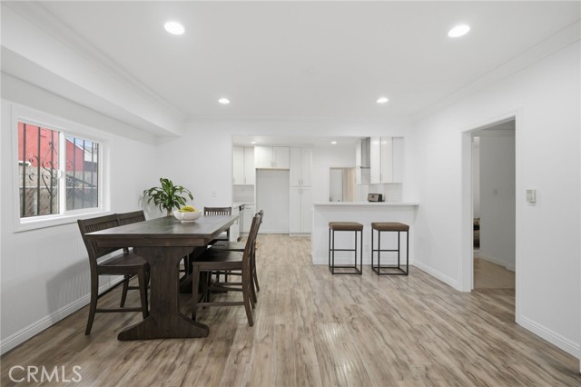 Detail Gallery Image 10 of 44 For 1345 W 51st Pl, Los Angeles,  CA 90037 - 6 Beds | 3 Baths