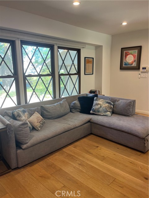 Detail Gallery Image 5 of 45 For 18624 Gledhill St, Northridge,  CA 91324 - 4 Beds | 3 Baths