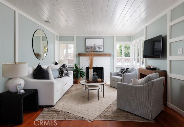 425 Monterey Drive, Laguna Beach CA: https://media.crmls.org/medias/ba8cfe12-c3ba-4c65-8782-edce0f0d10d6.jpg