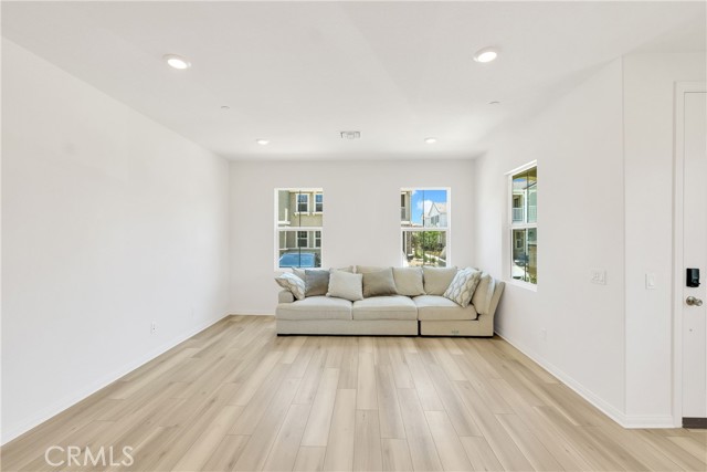 4009 E Coronado Privado, Ontario CA: https://media.crmls.org/medias/ba8cfe16-bc3a-43bf-934f-ff1b4dcfa9c1.jpg