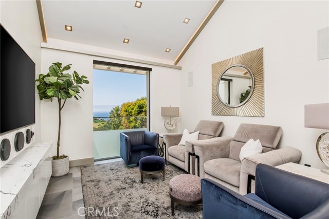 Detail Gallery Image 17 of 45 For 2135 Hillview Dr, Laguna Beach,  CA 92651 - 6 Beds | 5/1 Baths